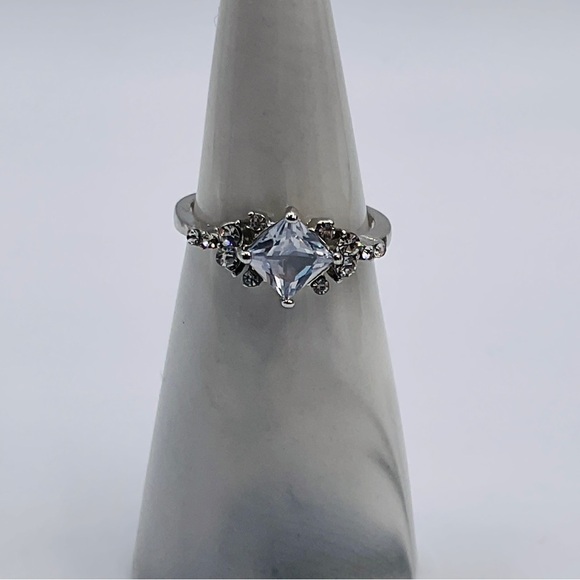 Rhinestone Ring Size 7 Clear Crystal Silver Plated Wedding Jewelry Promise Gift - Picture 4 of 7